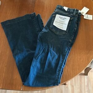 BNWT Good American Good Legs flare jeans